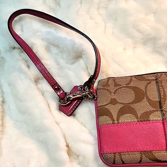 Coach wristlet - Picture 8 of 9